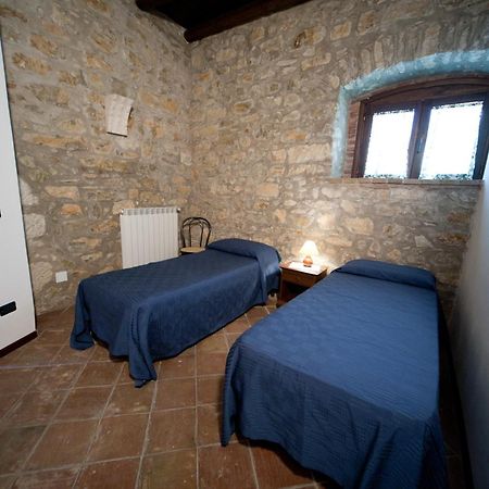 بيانا ديلي البانيسي Agriturismo Sant'Agata الغرفة الصورة