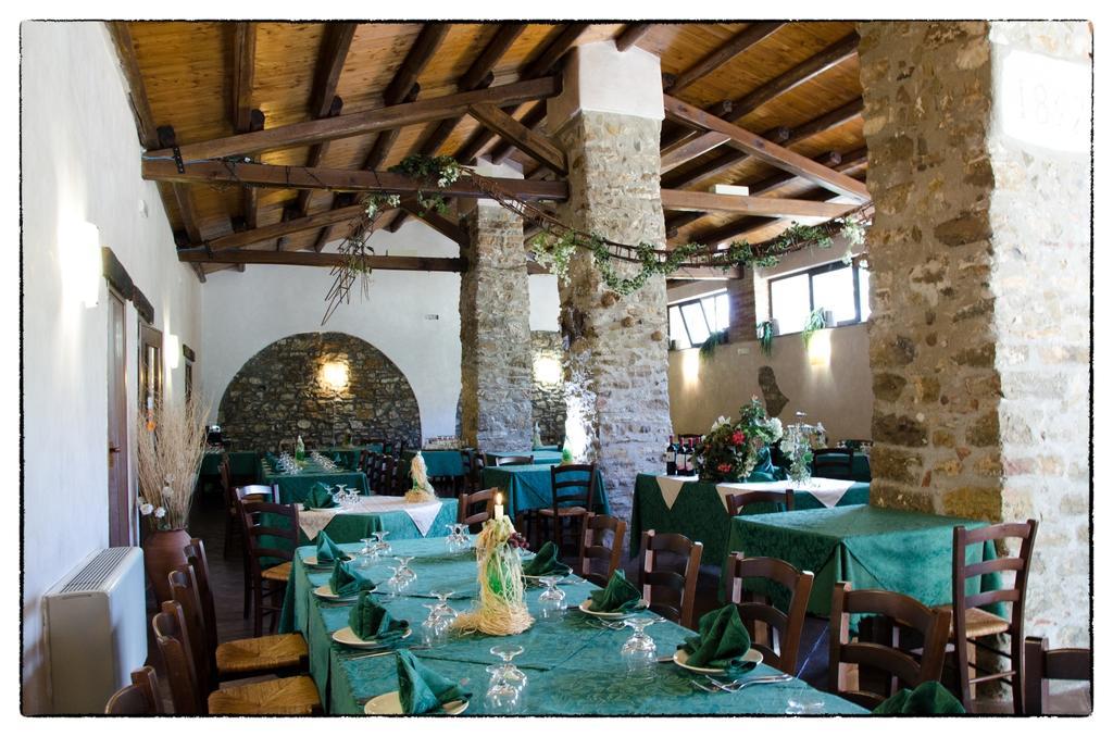 بيانا ديلي البانيسي Agriturismo Sant'Agata المظهر الخارجي الصورة