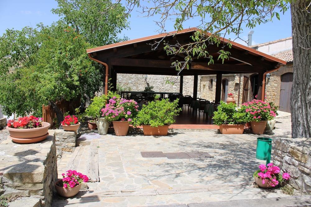 بيانا ديلي البانيسي Agriturismo Sant'Agata المظهر الخارجي الصورة