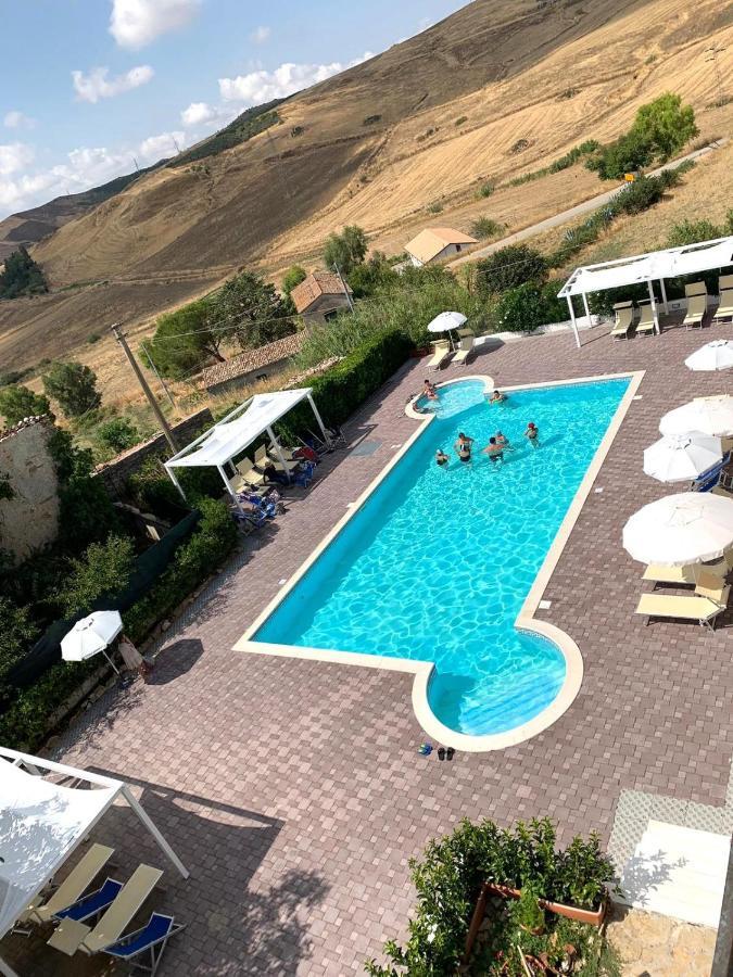 بيانا ديلي البانيسي Agriturismo Sant'Agata المظهر الخارجي الصورة