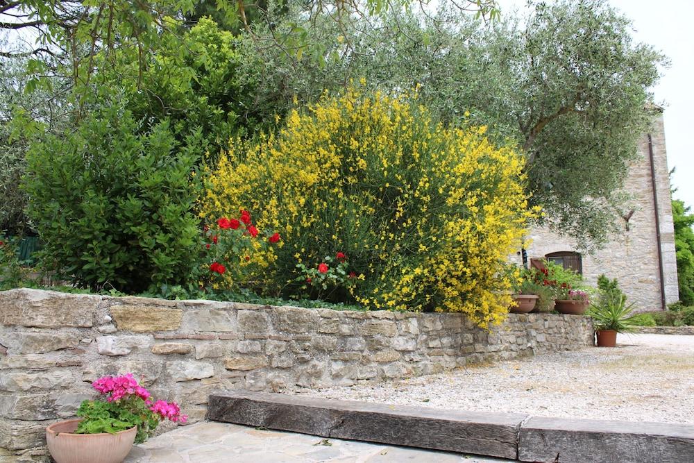 بيانا ديلي البانيسي Agriturismo Sant'Agata المظهر الخارجي الصورة