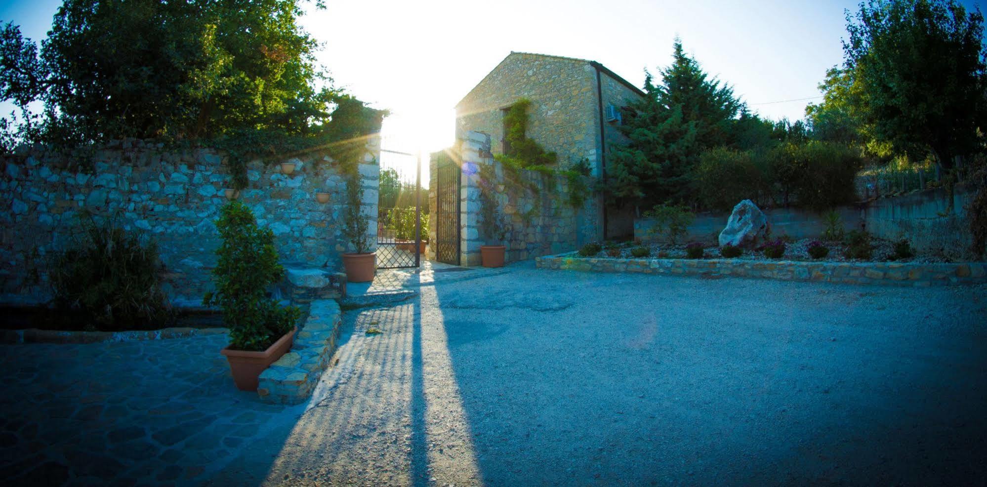 بيانا ديلي البانيسي Agriturismo Sant'Agata المظهر الخارجي الصورة