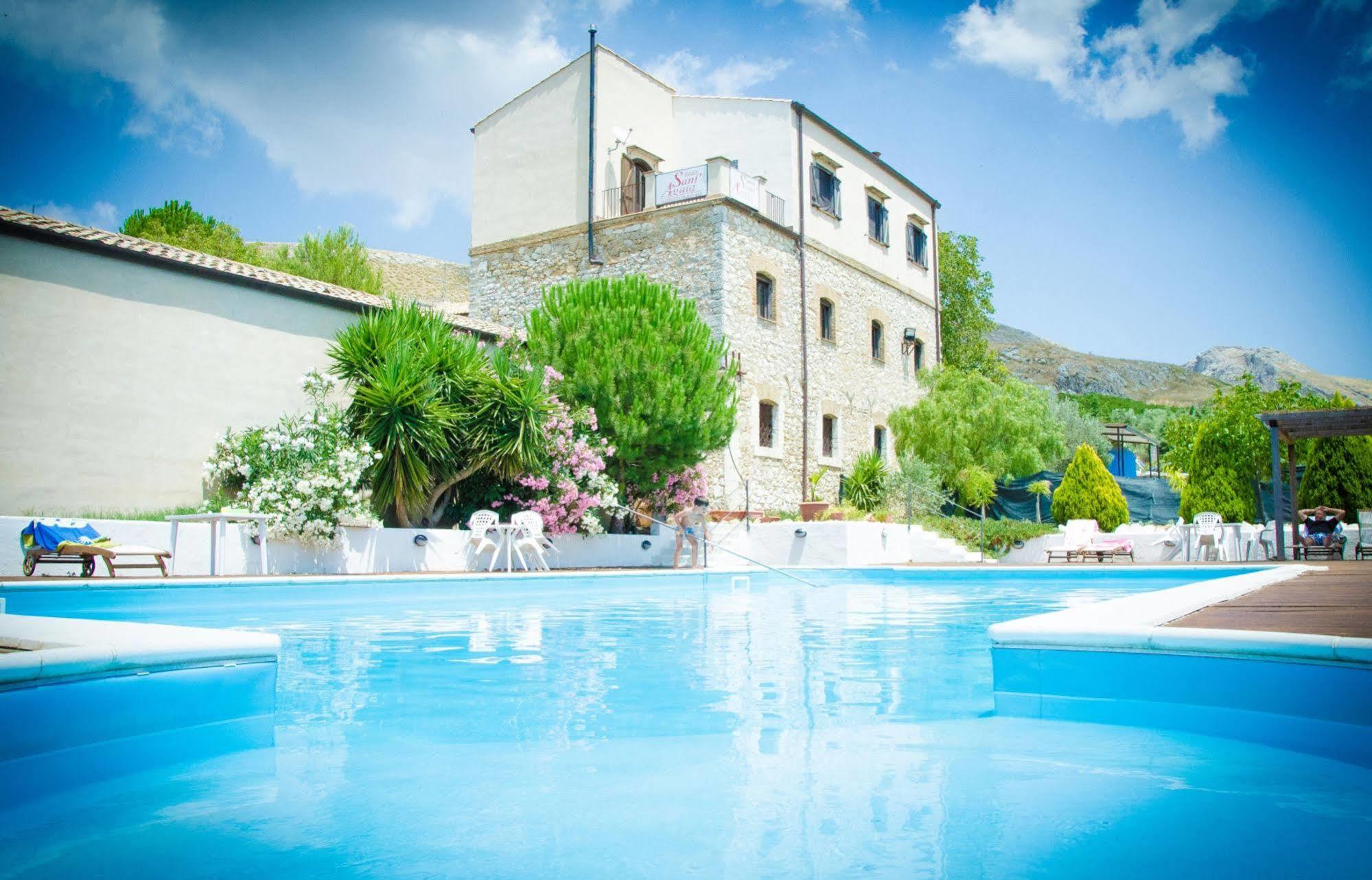 بيانا ديلي البانيسي Agriturismo Sant'Agata المظهر الخارجي الصورة