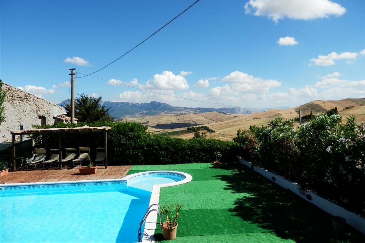 بيانا ديلي البانيسي Agriturismo Sant'Agata المظهر الخارجي الصورة