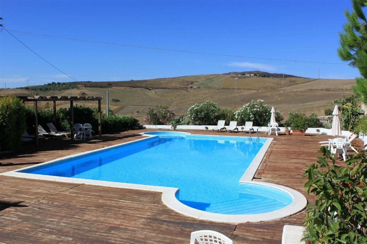 بيانا ديلي البانيسي Agriturismo Sant'Agata المظهر الخارجي الصورة