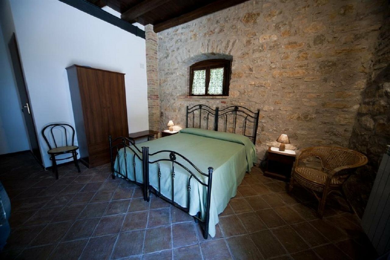 بيانا ديلي البانيسي Agriturismo Sant'Agata المظهر الخارجي الصورة